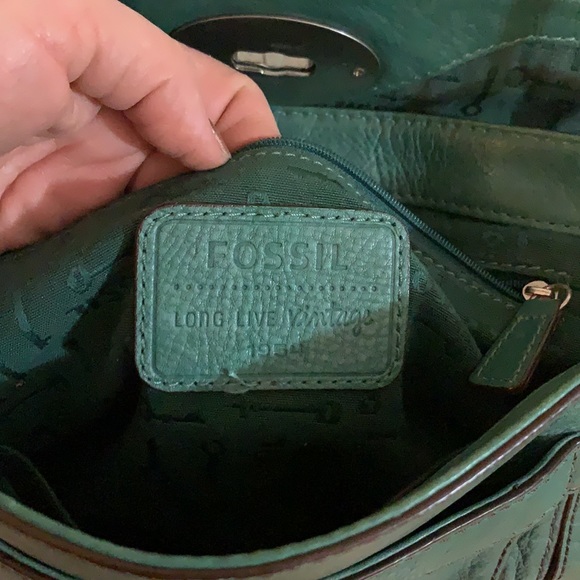 Fossil leather green purse - Picture 3 of 9